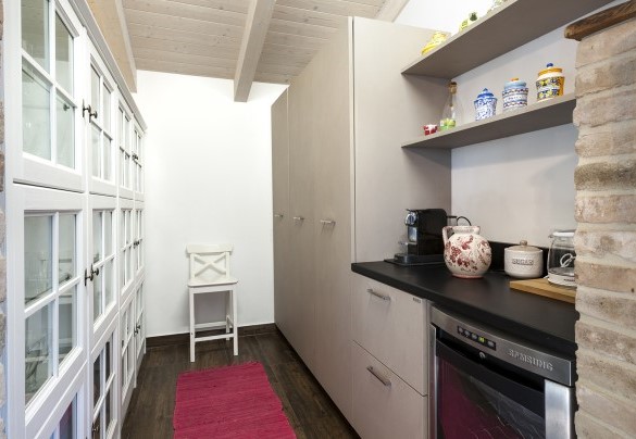 Comodo angolo dispensa della cucina – Casa di Pali’