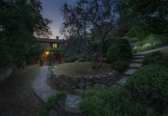 The stone path that leads to the ground floor of the house - Casa di Pan  