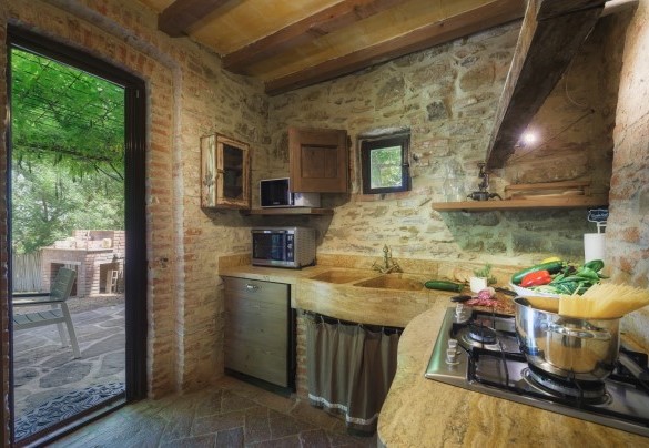 The beautiful buildt-in kitchen in unit 1 - Casa di Pan   