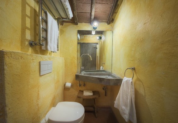 Toilet connected with the shower of bathroom n.1 - Unit 2 - Casa di Pan   