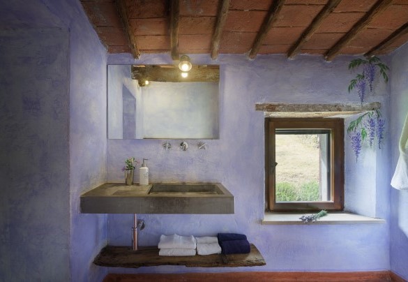 Bathroom n.1 with shower (with a second door) en-suite with room n. 1  - Casa di Pan  