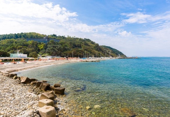 La villa si trova proprio di fianco alla spiaggia di Fiorenzuola di Focara – Casa Eugenia