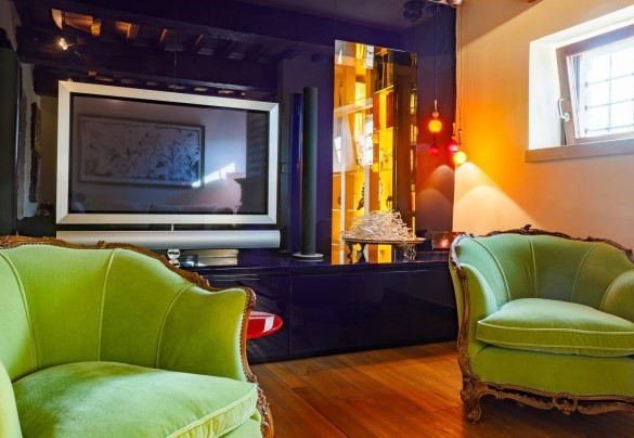 Zona Tv con camino – Casa Eugenia 