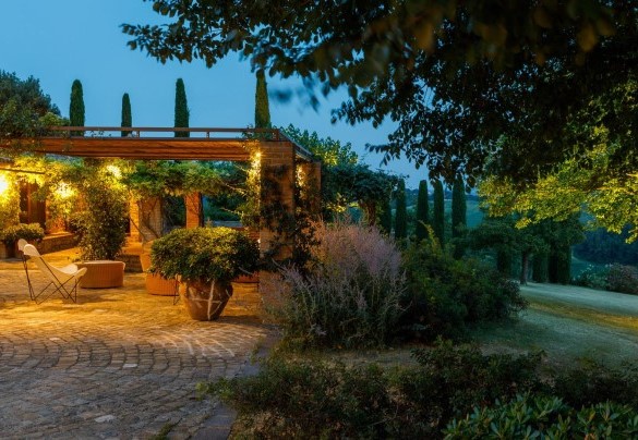 Il parco offre numerose zona d’ombra dove rilassarsi – Casa Eugenia