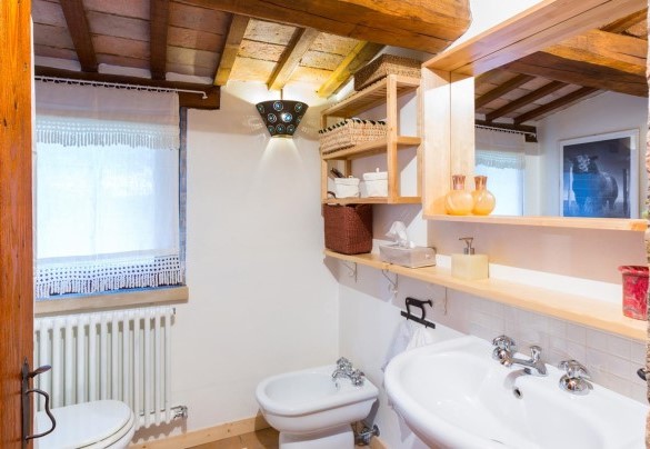 Bagno di servizio al piano terra – Casa Eugenia