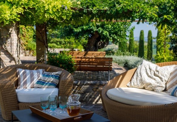 Il parco offre diverse zone relax in punti strategici– Casa Eugenia 