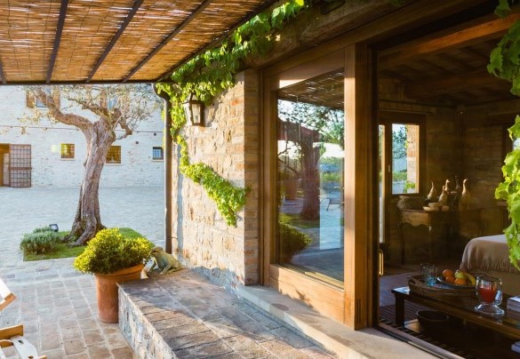 A circa 15 m dalla villa si trova l'annesso – Casa Eugenia