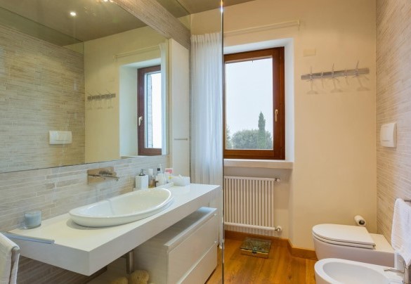 Bagno en-suite con doccia al primo piano – Casa Eugenia