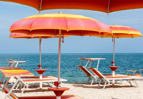 La villa si trova proprio di fianco alla spiaggia di Fiorenzuola di Focara – Casa Eugenia