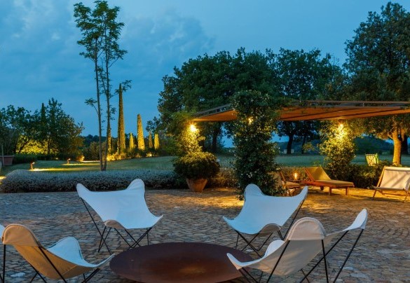Il parco offre numerose zone relax – Casa Eugenia