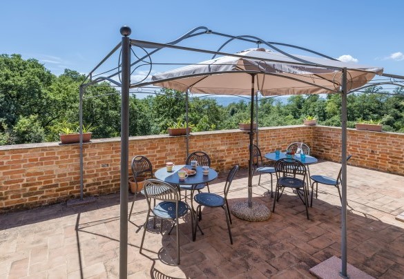 The panoramic terrace, on the first floor, equipped with a gazebo - Casa Eusebia