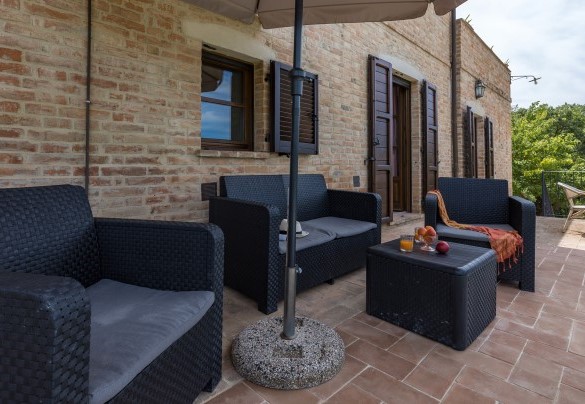 Charming terrace, facing the swimming pool - Casa Eusebia 