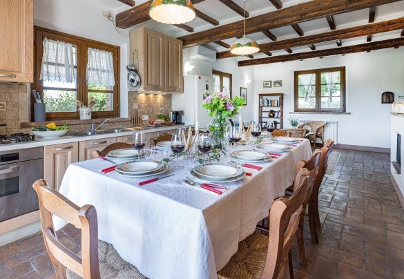  Dining area and kitchen - Casa Eusebia