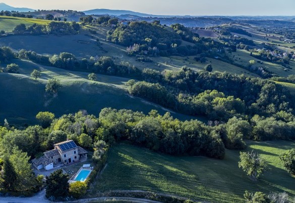 Vista aerea della proprietà immersa nella natura - Casa Felicità