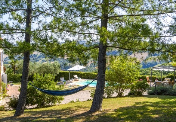 Angolo relax con amaca tra due alberi - Casa Felicità
