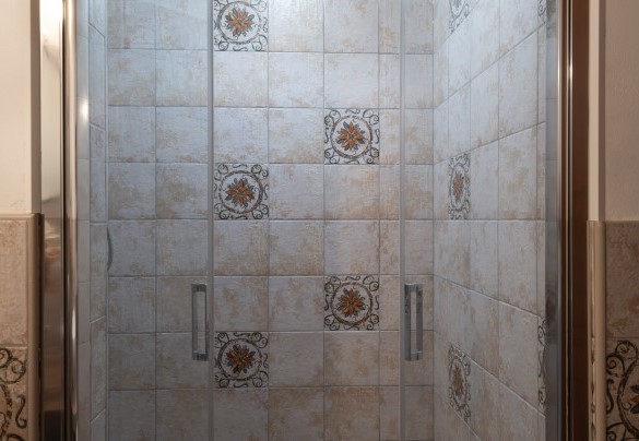 Bagno con doccia n.3 al piano terra - Casa La Fenice