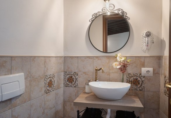 Bagno con doccia n.3 al piano terra - Casa La Fenice