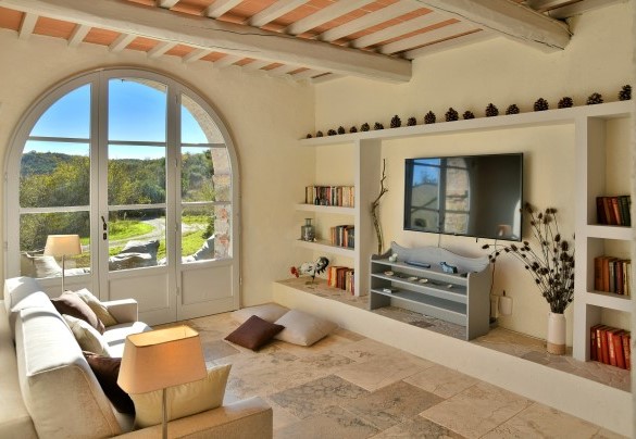 The room with TV and sofa bed on the ground floor – Casa La Pratellaccia