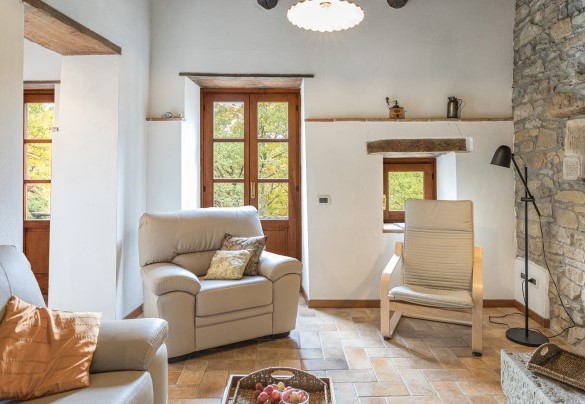Living room with fireplace - Casa Largnano