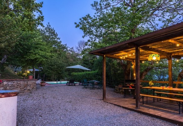The pool and the gazebo at sunset - Casa Largnano 