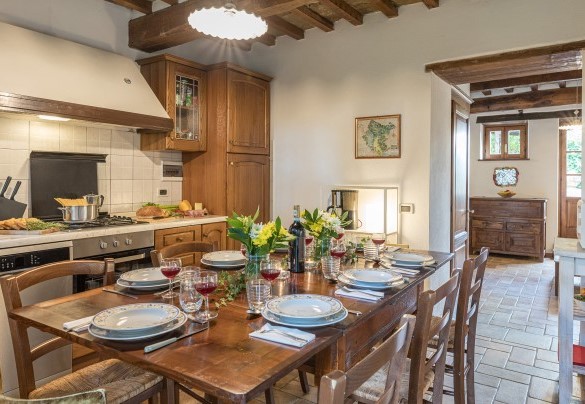 The kitchen with dining area - Casa Largnano