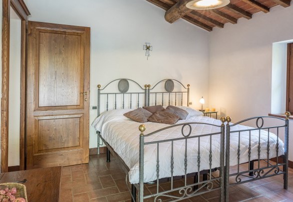 Double bedroom (with divisible bed) on the first floor with direct outside exit - Casa Largnano