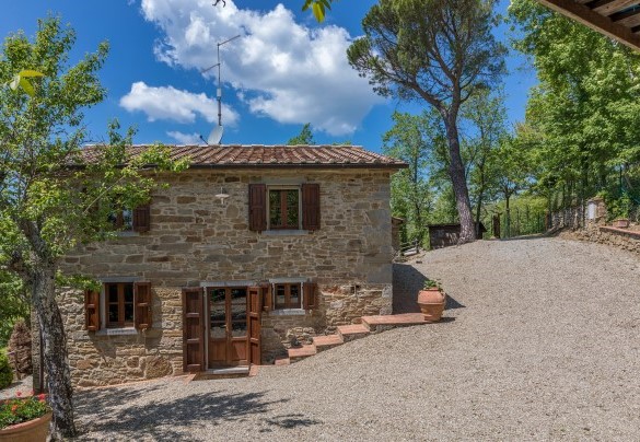 Transformed from a 19th century rural farmhouse into a welcoming residence - Casa Largnano 