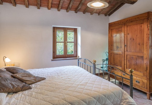 Double bedroom (with divisible bed) on the first floor with direct outside exit - Casa Largnano