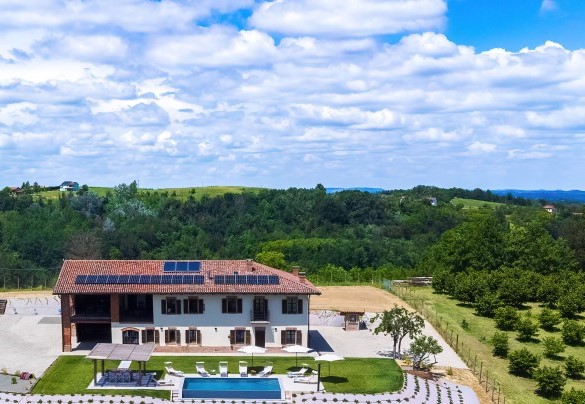 Casa Leonarda is surrounded by about 2,000 square meters of land and garden - Casa Leonarda