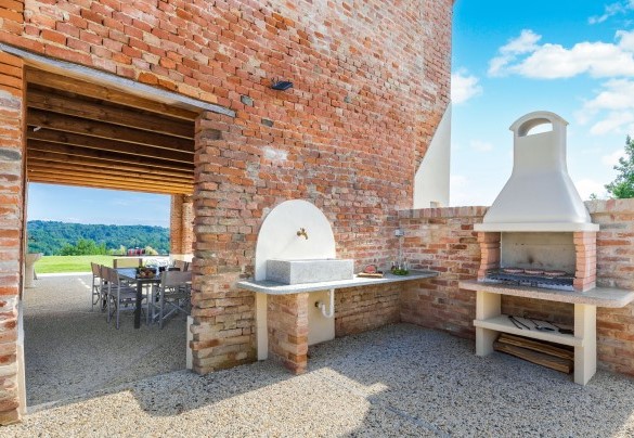 The large porch with mobile barbecue - Casa Leonarda