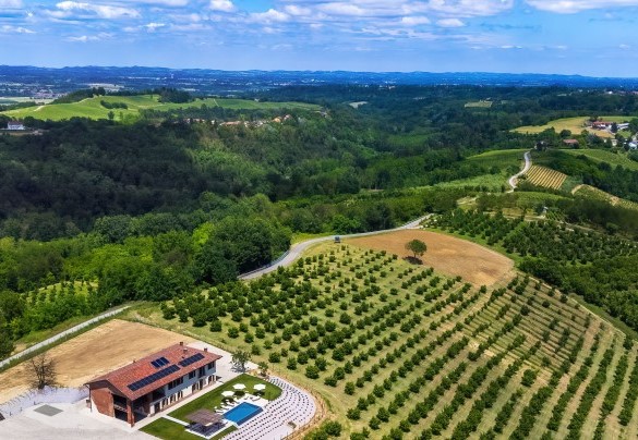 On the ridge of a hill where the view ranges to 360°, a small Chapel entitled to Santa Petronilla You welcomes lovingly in the property of "Casa Leonarda" - Casa Leonarda