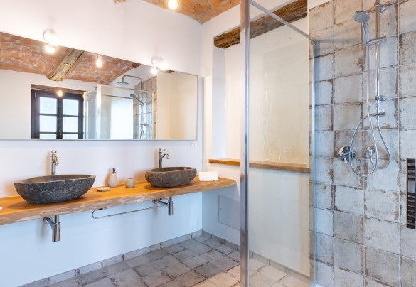 The second bathroom with shower on the first floor - Casa Leonarda