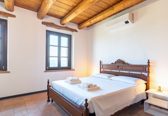 The bed in the third double bedroom on the first floor - Casa Leonarda
