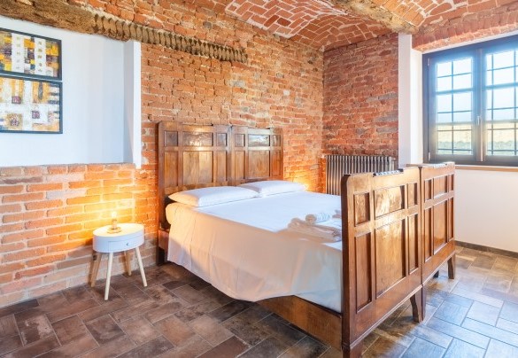 The bed in the double room on the ground floor - Casa Leonarda