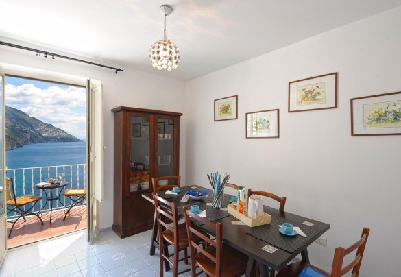 From the dining room a french window gives access to the romantic balcony overlooking the sea – Casa Leonilde 4