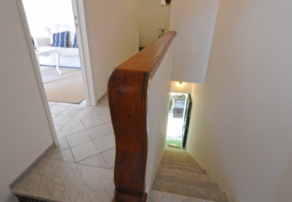 Entrance stairs to the apartment – Casa Leonilde 4