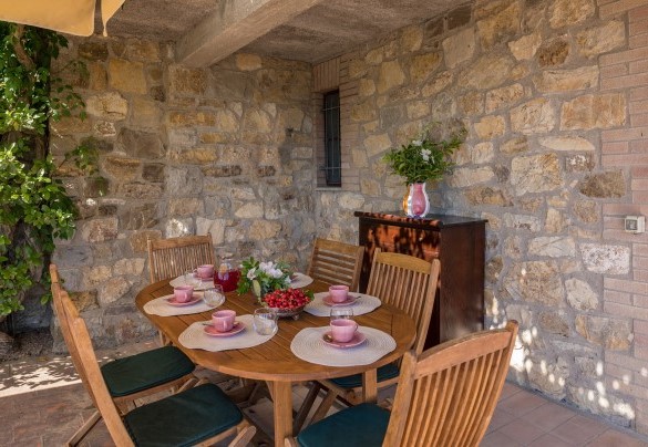 La zona pranzo ombreggiata – Casa Maravilla