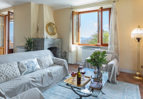 Il living è composto da salotto, sala da pranzo e cucina (separata da una parete divisoria) – Casa Maravilla