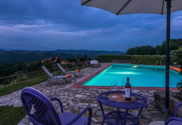 La piscina regala uno scenario di particolare fascino – Casa Maravilla