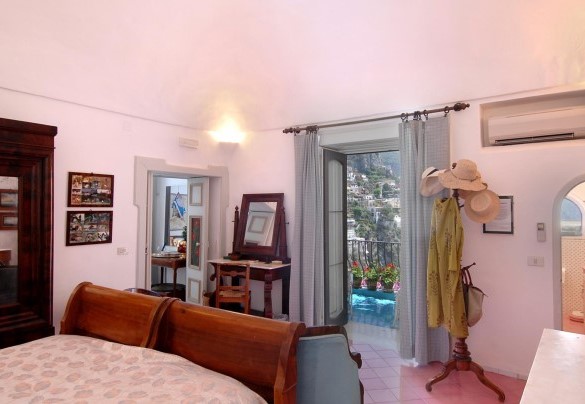 Double bedroom n.1 with en-suite bathroom and direct exit to the panoramic terrace – Casa Maria 6+2