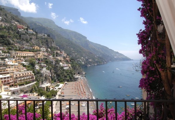 The apartment is in the center of Positano, 5 minutes from all the shops and attractions – Casa Maria 6+2