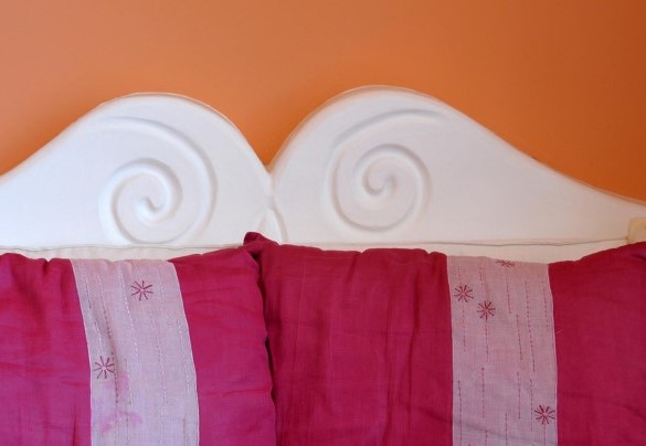 Detail of the built-in sofa with cushions on the upper terrace – Casa Maria 6+2