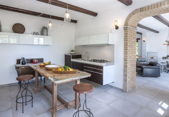 Cucina in parziale open space con l’area living, Appartamento 2 – Casa Melograno