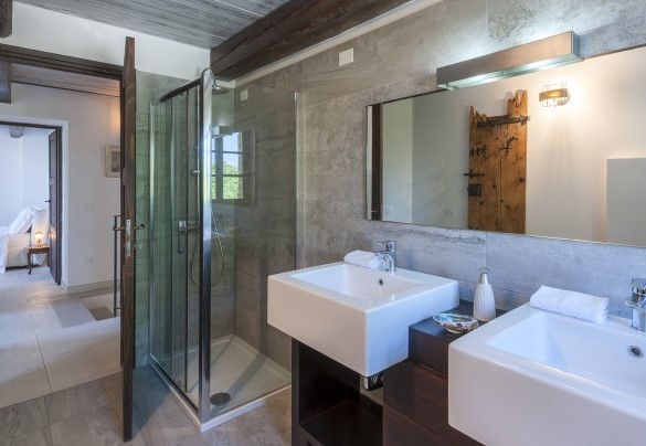 Bagno n.4 con doccia al primo piano, Appartamento 2 - Casa Melograno