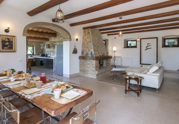 Area living con zona pranzo ed in parziale open space con la cucina, Appartamento 1 – Casa Melograno