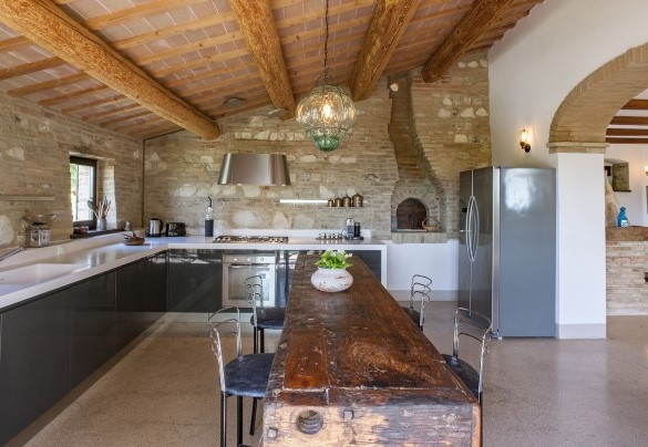 La bellissima cucina attrezzata in parziale open space con l’area living, Appartamento 1 – Casa Melograno