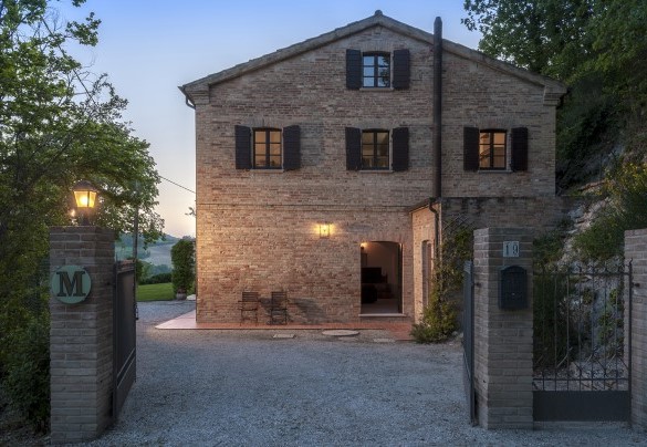 Il cancello d’ingresso alla villa - Casa Melograno