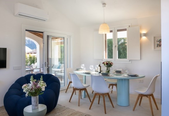 Living comunicante con il portico – Casa Moros