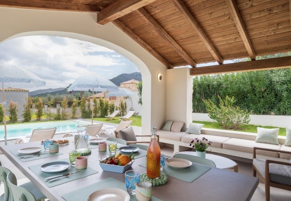 Tavolo per la colazione nel portico  – Casa Moros