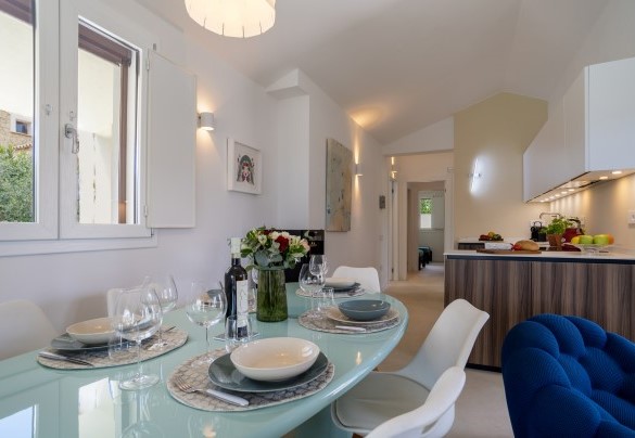 Tavolo da pranzo nel living – Casa Moros